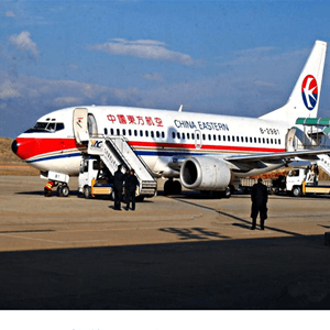 东河空运公司航空快运业稳步发展的原因是什么？